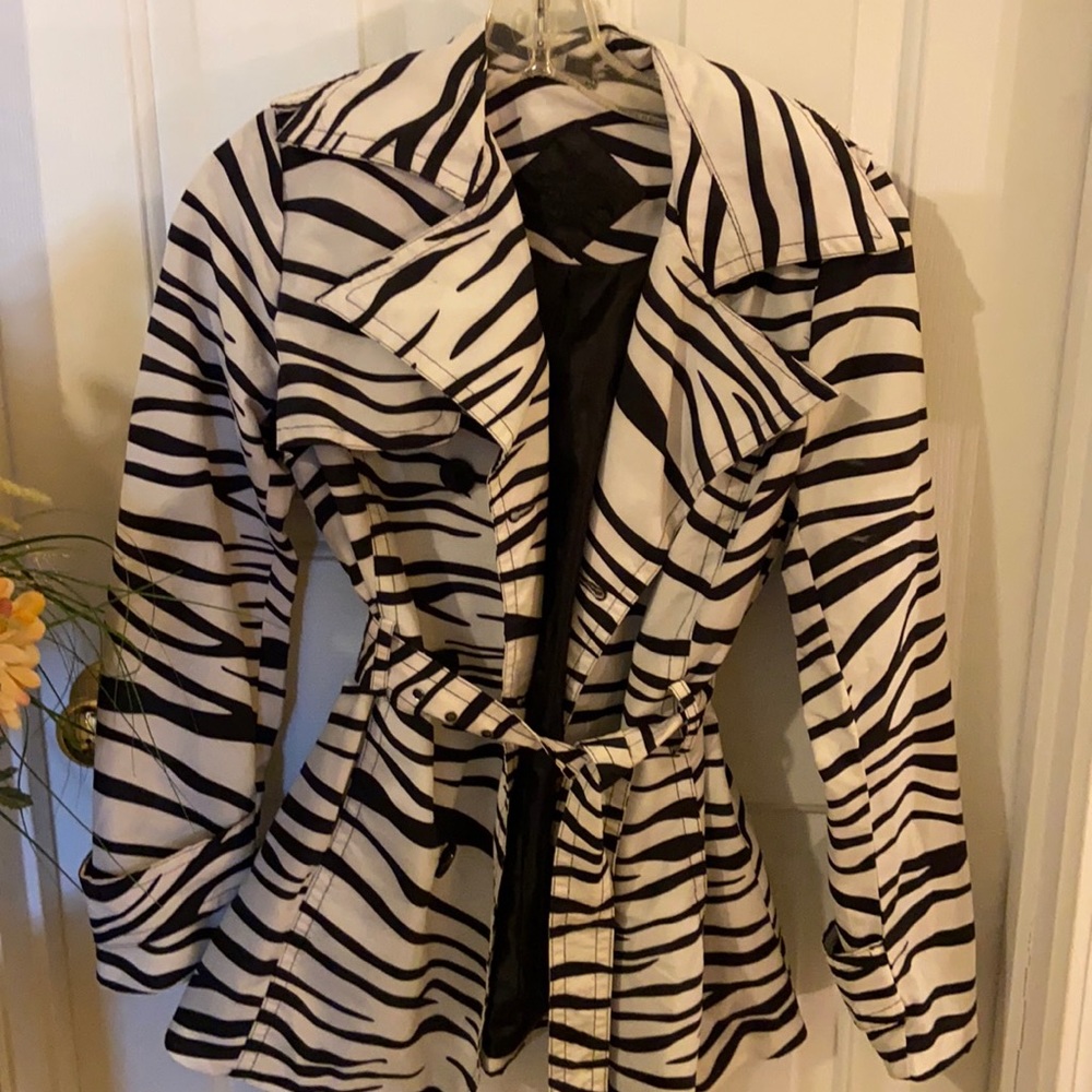 Girls XL (women’s XS) Jou jou jacket.